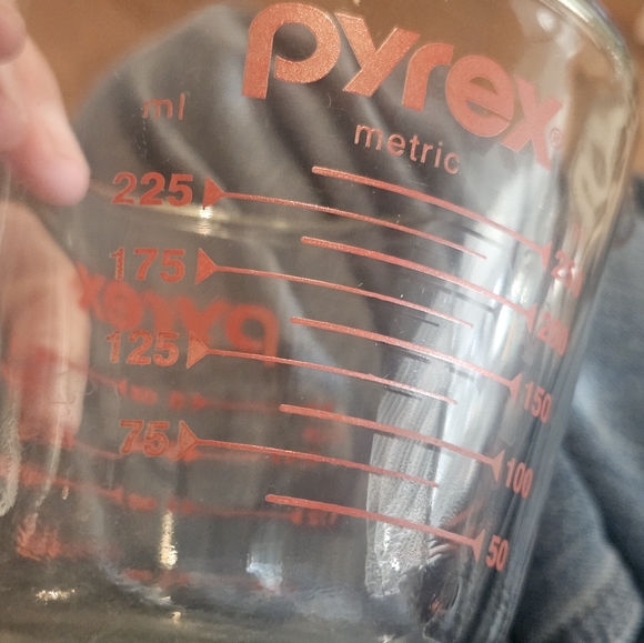 Pyrex Clear Glass Cup with Red Markings - Picture 4 of 6